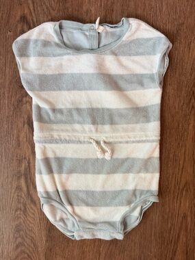 Quincy Mae Terry Retro Romper in a gray and white stripe pattern, size: 2-3Y